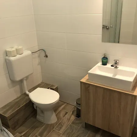 Vinolia Apartment's