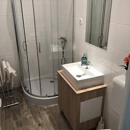 Vinolia Apartment's